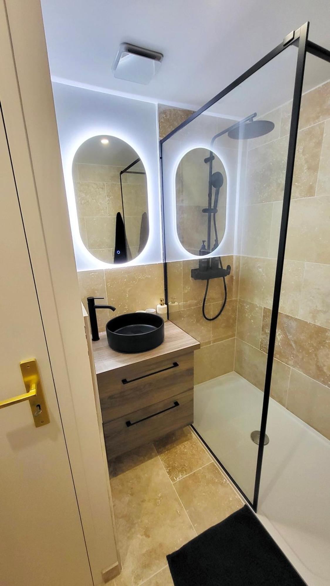 - La Suite Delos - Jacuzzi 2 Places - Centre Ville A Pied - Lit Queen Size - Parking Privee - Wifi - City Center Within Walking Distance - Quimper Kültér fotó