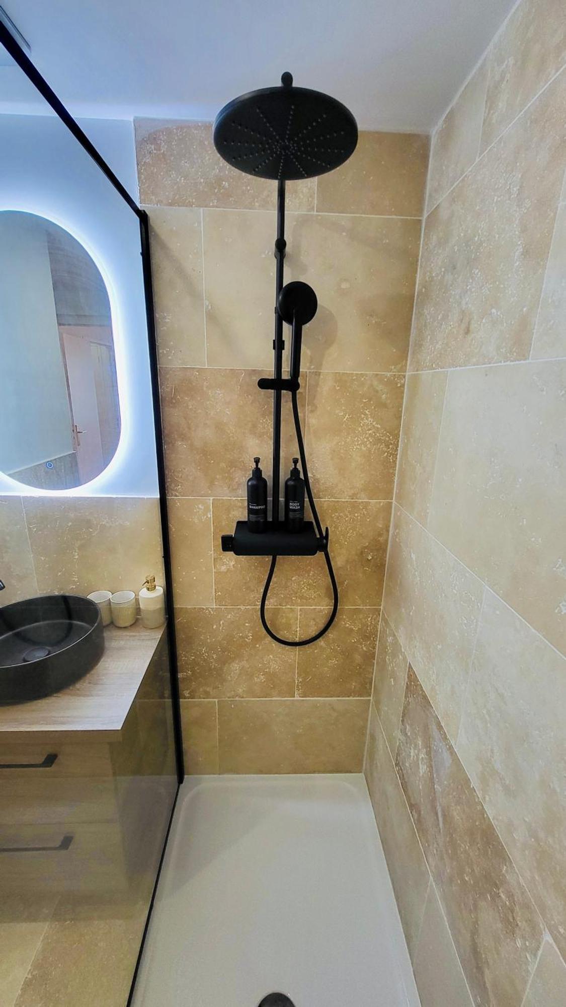 - La Suite Delos - Jacuzzi 2 Places - Centre Ville A Pied - Lit Queen Size - Parking Privee - Wifi - City Center Within Walking Distance - Quimper Kültér fotó