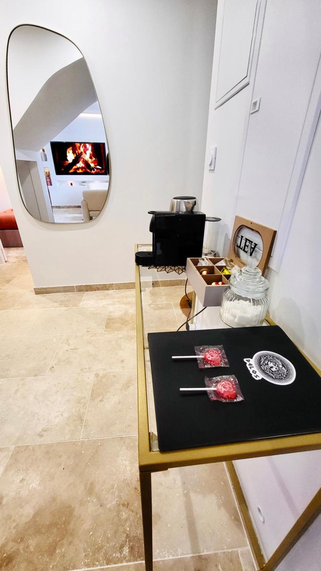 - La Suite Delos - Jacuzzi 2 Places - Centre Ville A Pied - Lit Queen Size - Parking Privee - Wifi - City Center Within Walking Distance - Quimper Kültér fotó