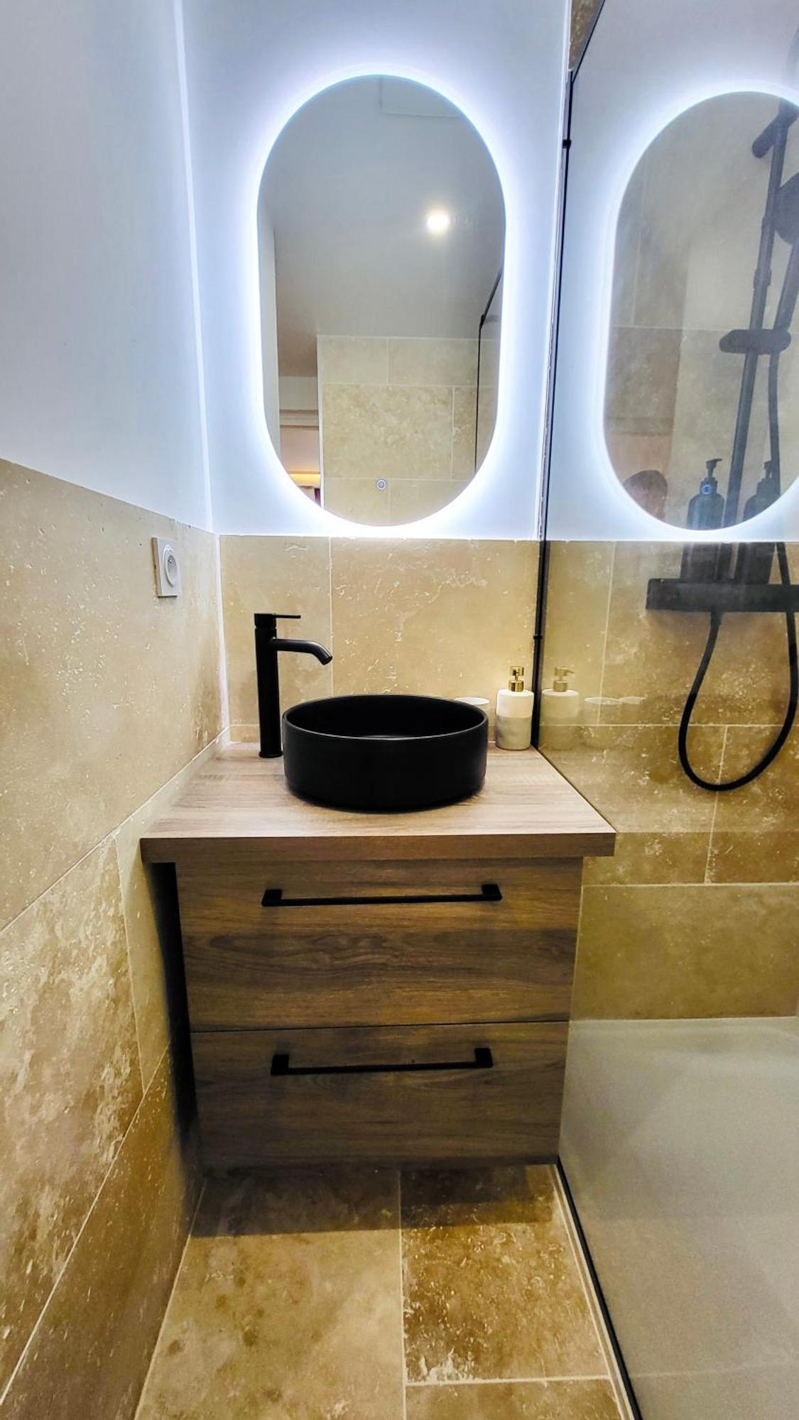 - La Suite Delos - Jacuzzi 2 Places - Centre Ville A Pied - Lit Queen Size - Parking Privee - Wifi - City Center Within Walking Distance - Quimper Kültér fotó