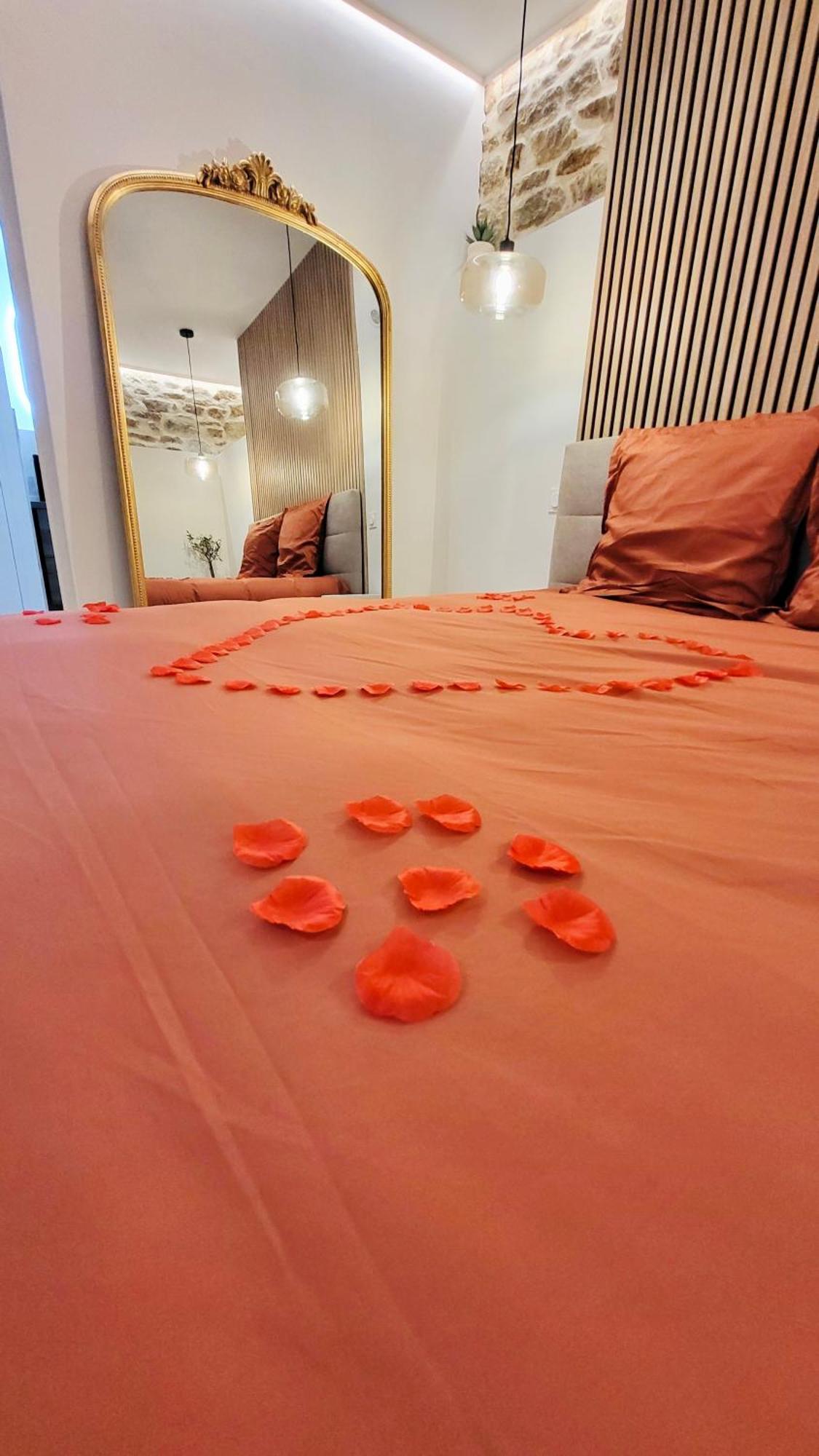 - La Suite Delos - Jacuzzi 2 Places - Centre Ville A Pied - Lit Queen Size - Parking Privee - Wifi - City Center Within Walking Distance - Quimper Kültér fotó