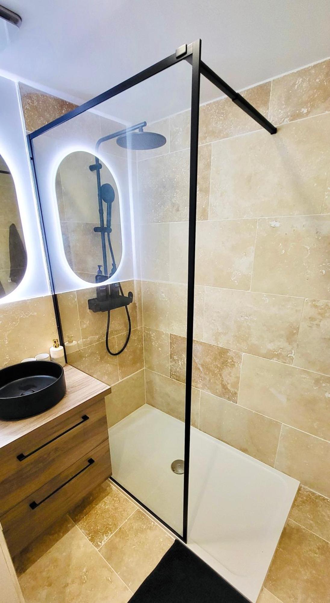 - La Suite Delos - Jacuzzi 2 Places - Centre Ville A Pied - Lit Queen Size - Parking Privee - Wifi - City Center Within Walking Distance - Quimper Kültér fotó